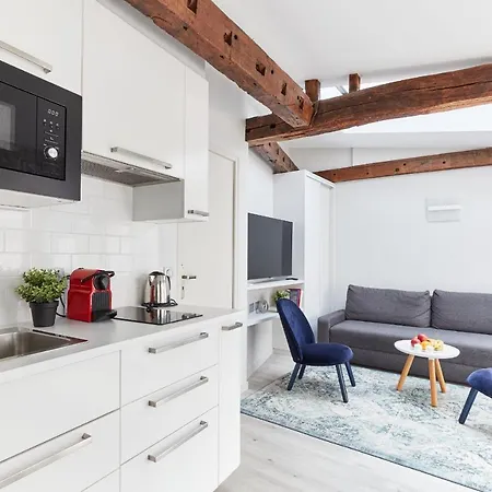 St Germain Des Pres With Balcony Apartment