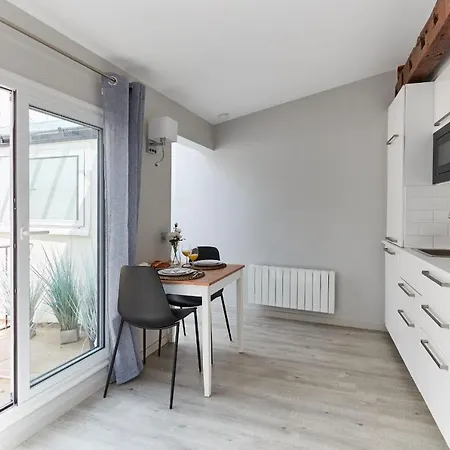 Apartment St Germain Des Pres With Balcony
