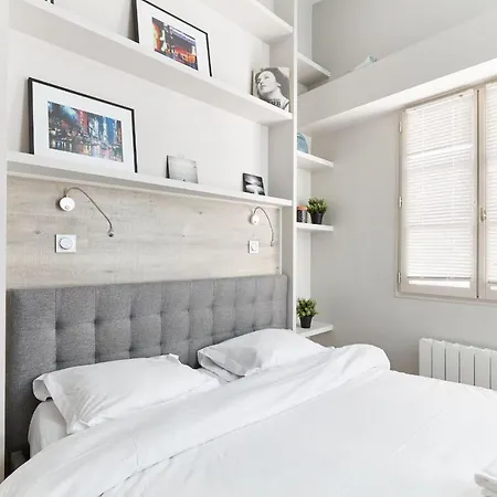 Apartment St Germain Des Pres With Balcony Paris