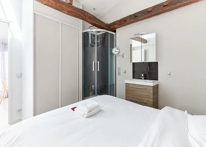 St Germain Des Pres With Balcony